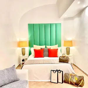https://sabrina-apartament-fontana-di-trevi.it-romehotels.com